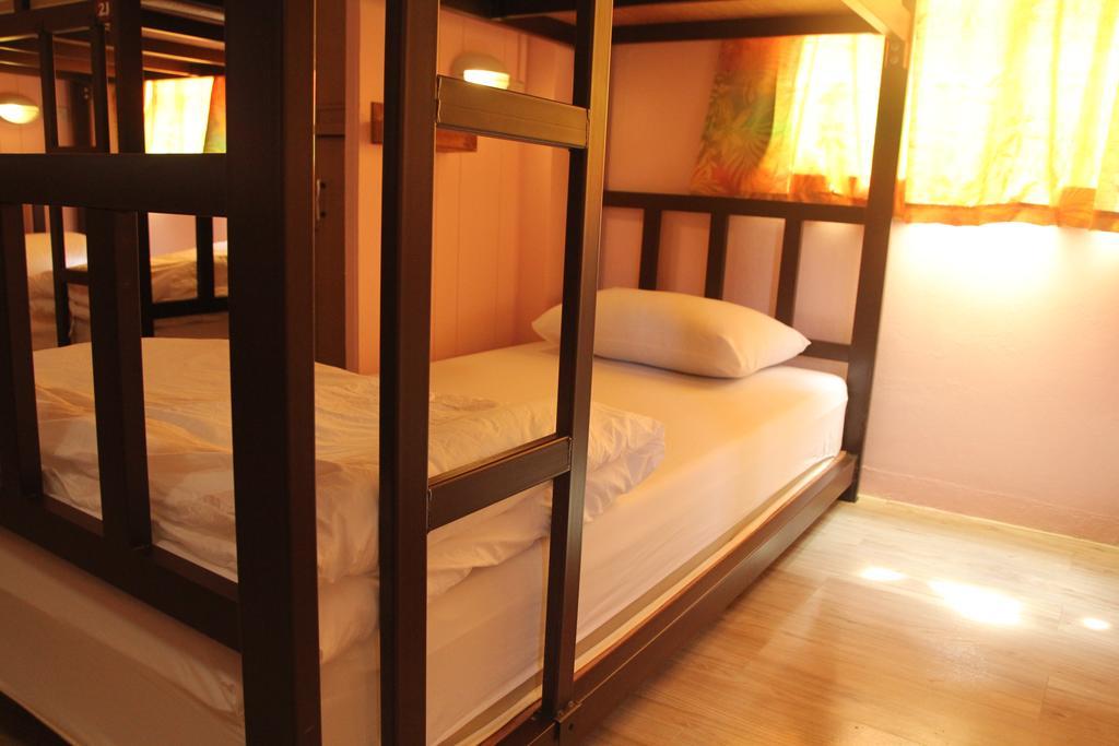 Khaosan Immjai Hostel Μπανγκόκ Δωμάτιο φωτογραφία